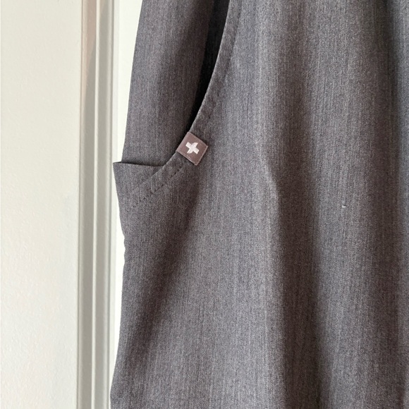 Gray Figs joggers with elastic waist. - Picture 3 of 5